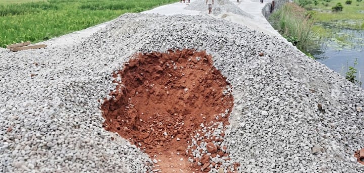গোয়ালন্দের দেড় কোটি টাকার সড়কে মান নিয়ে প্রশ্ন অনিয়ম প্রমাণিত হলে ব্যবস্থা নেওয়ার আশ্বাস