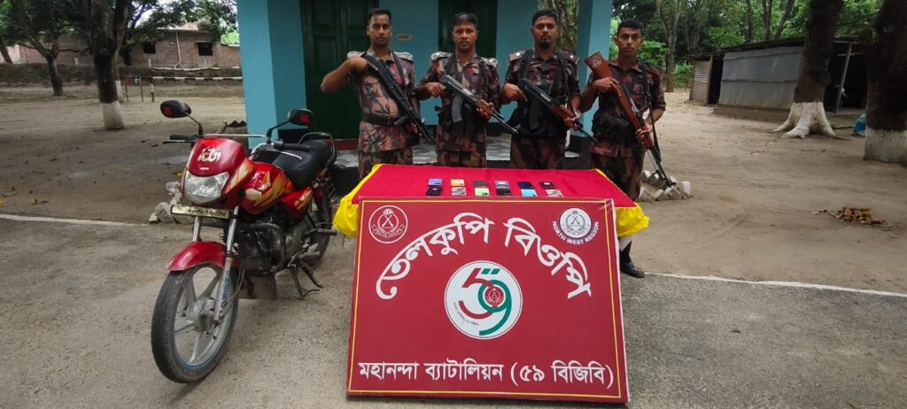 শিবগঞ্জ সীমান্তে ৫৯ বিজিবির অভিযানে ১২টি চোরাই মোবাইল জব্দ