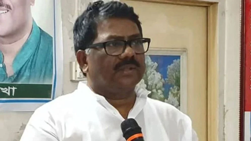 ‘সাহস থাকলে দেশে আসেন, মানুষ আপনার অপেক্ষায়’: শেখ হাসিনাকে দুলু